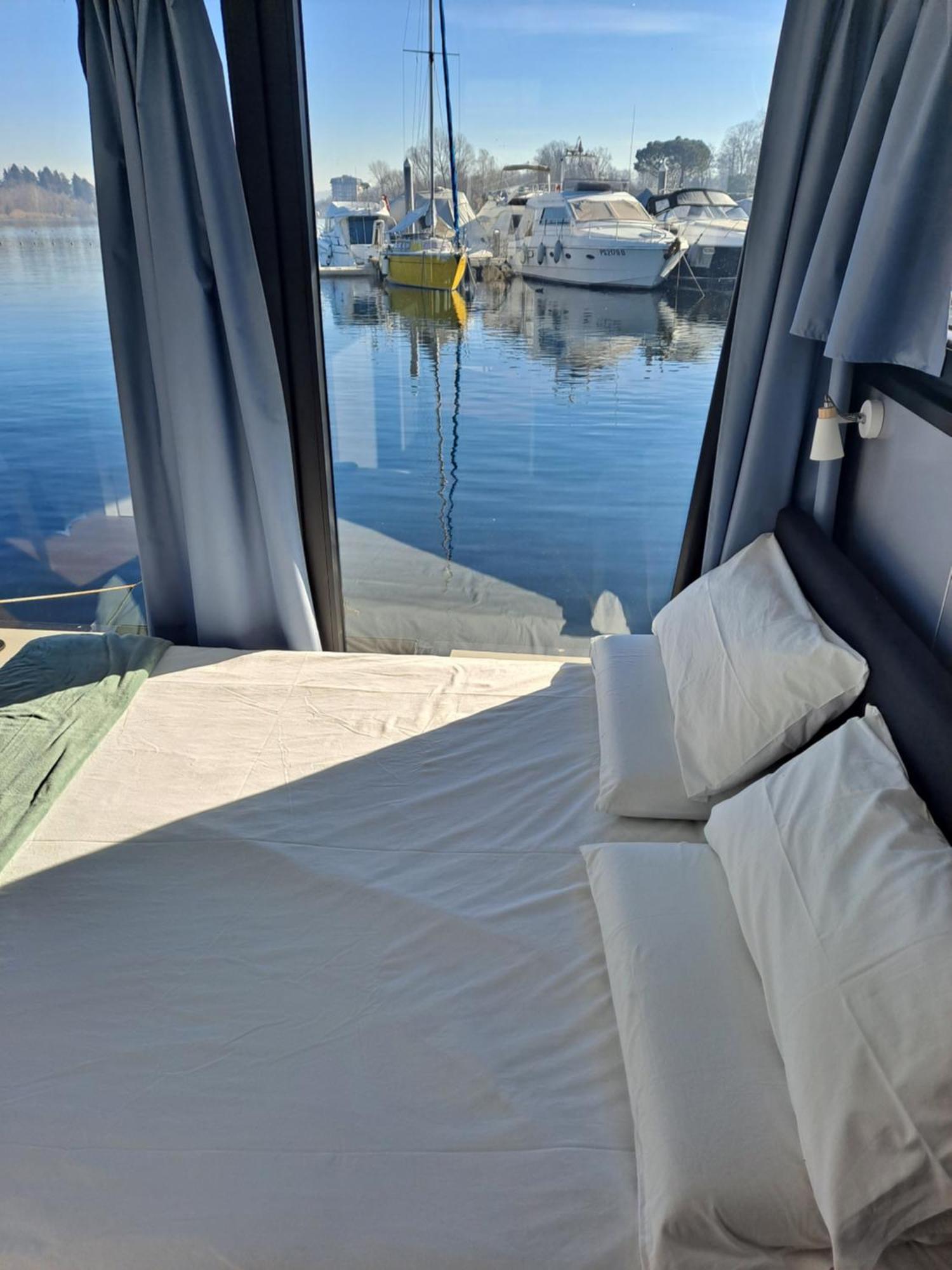 Floating Experience Black Pearl, Lago Maggiore Дормеллетто Экстерьер фото