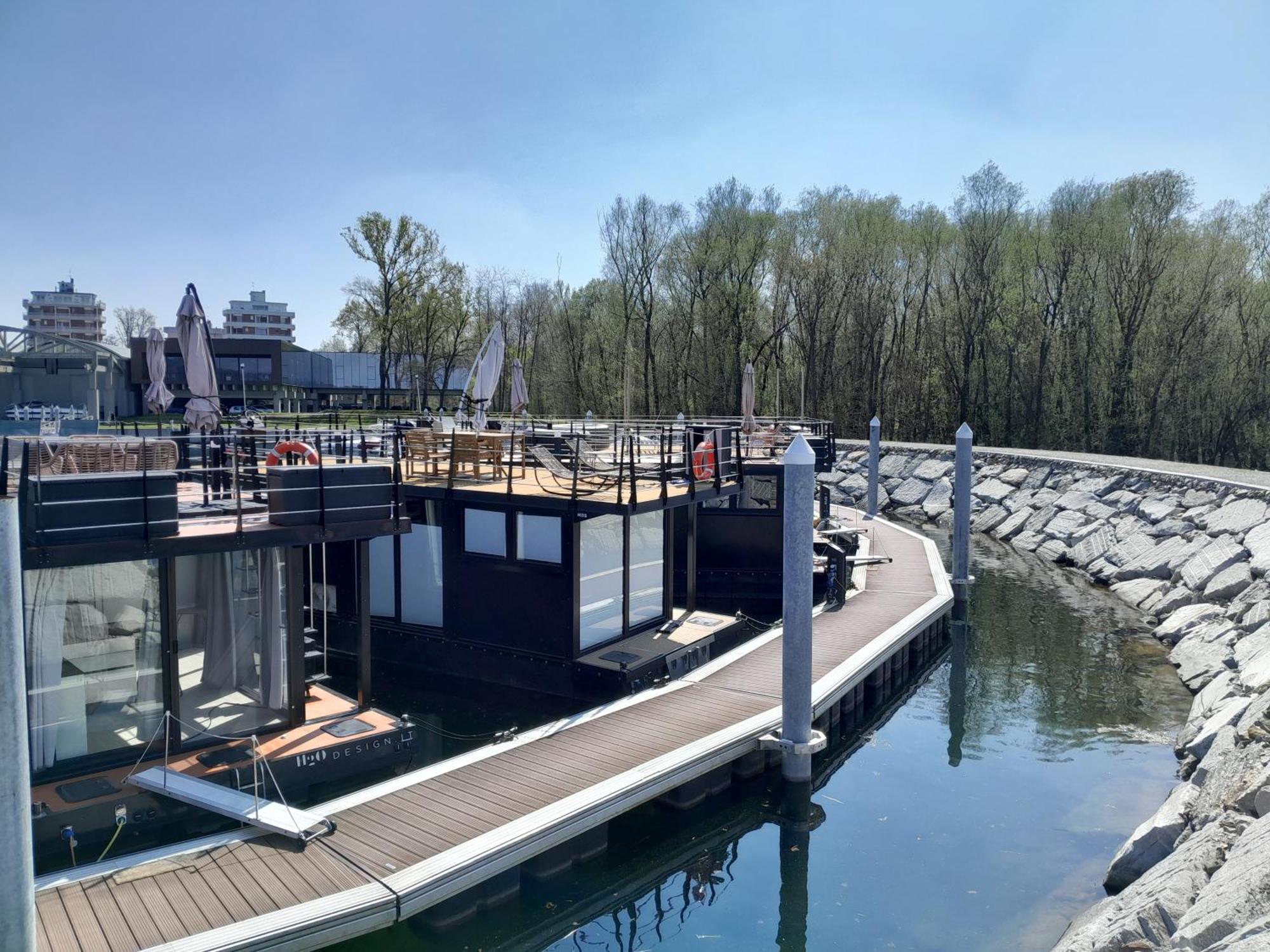 Floating Experience Black Pearl, Lago Maggiore Дормеллетто Экстерьер фото