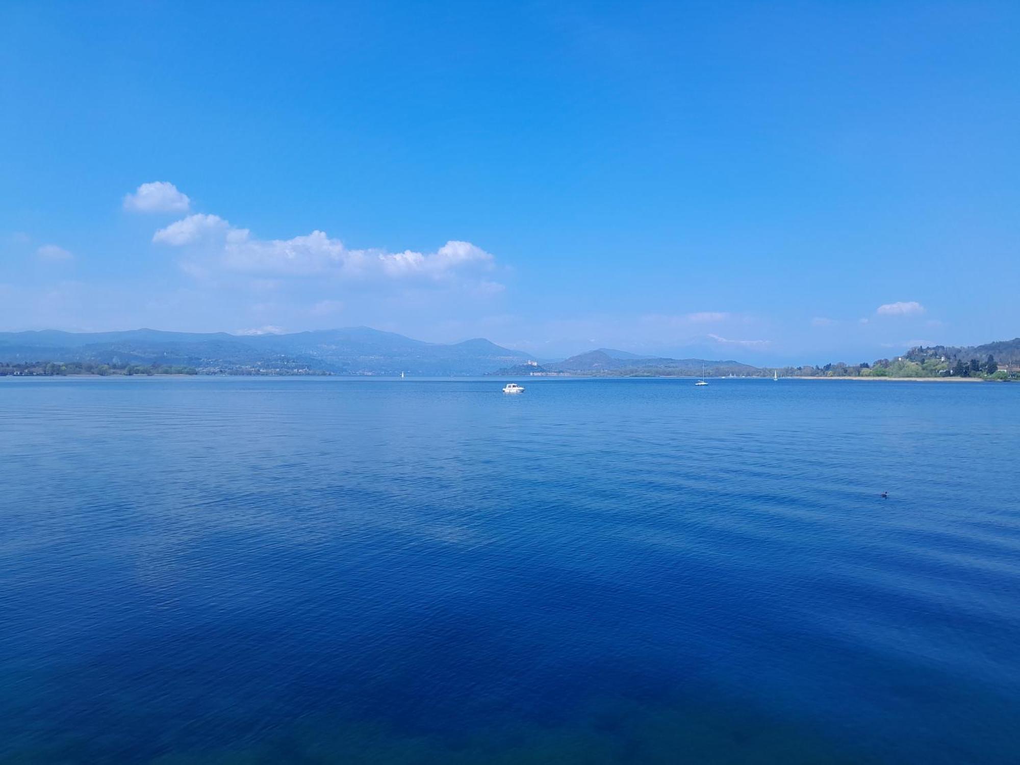 Floating Experience Black Pearl, Lago Maggiore Дормеллетто Экстерьер фото