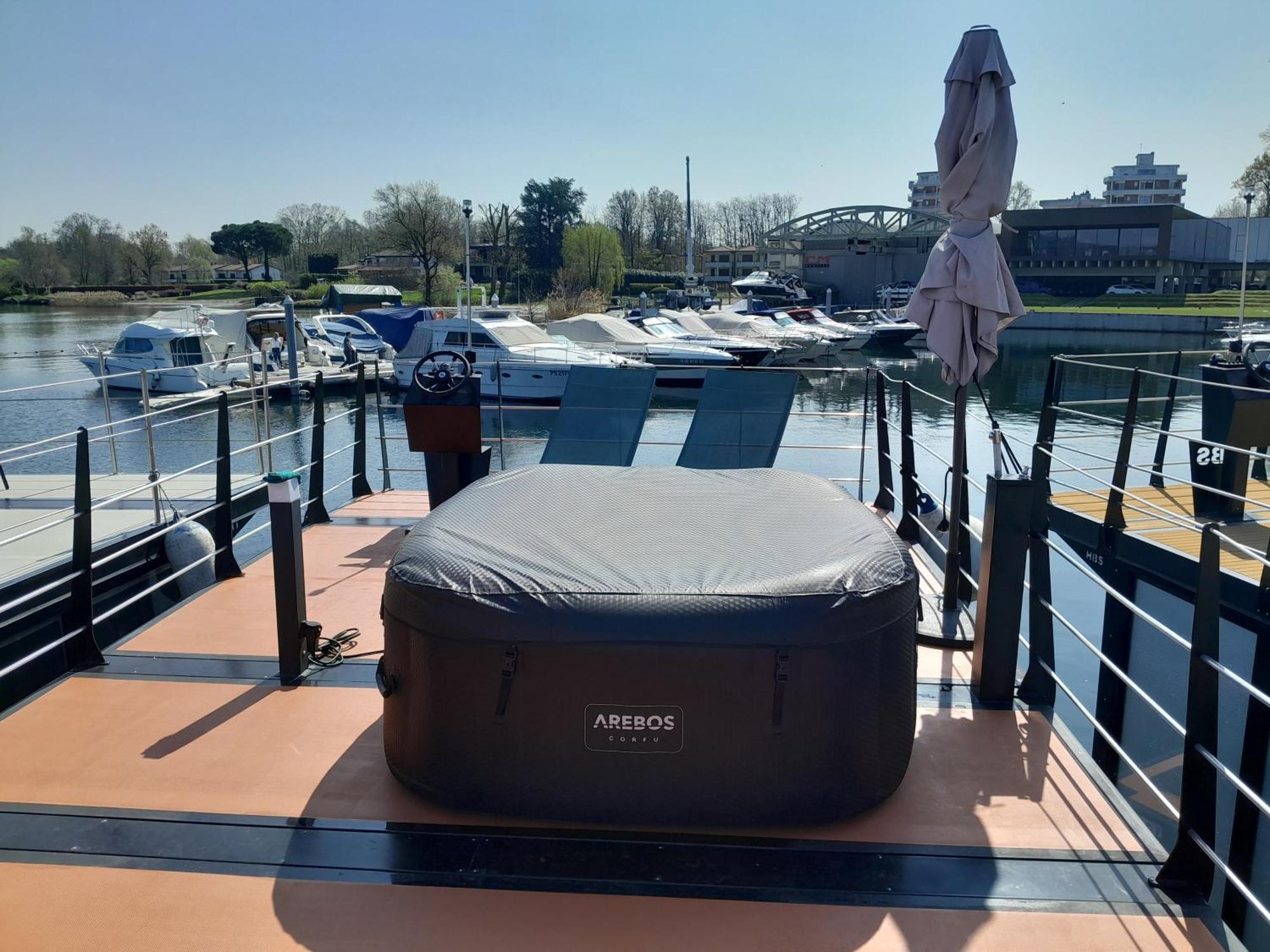 Floating Experience Black Pearl, Lago Maggiore Дормеллетто Экстерьер фото