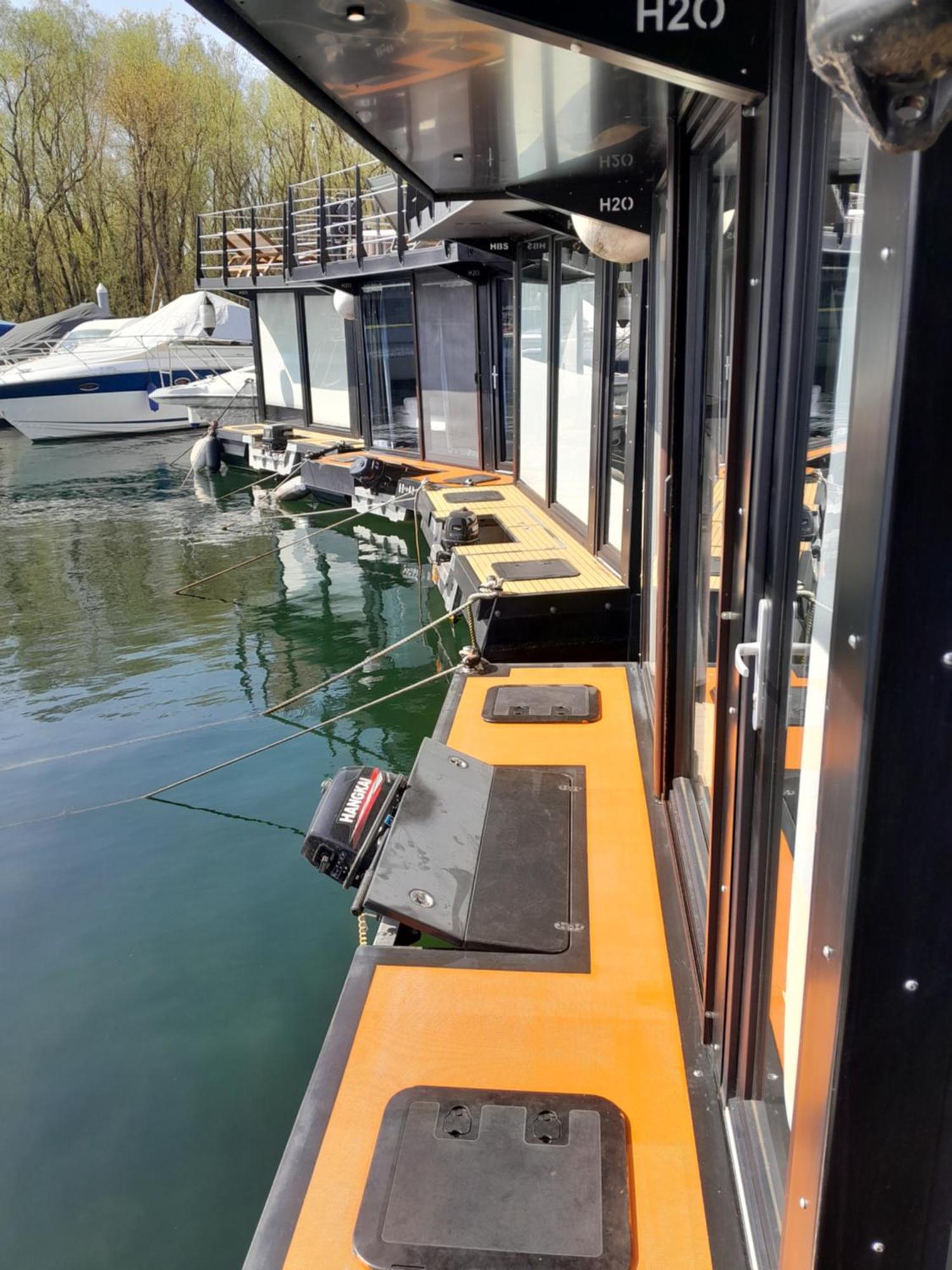 Floating Experience Black Pearl, Lago Maggiore Дормеллетто Экстерьер фото